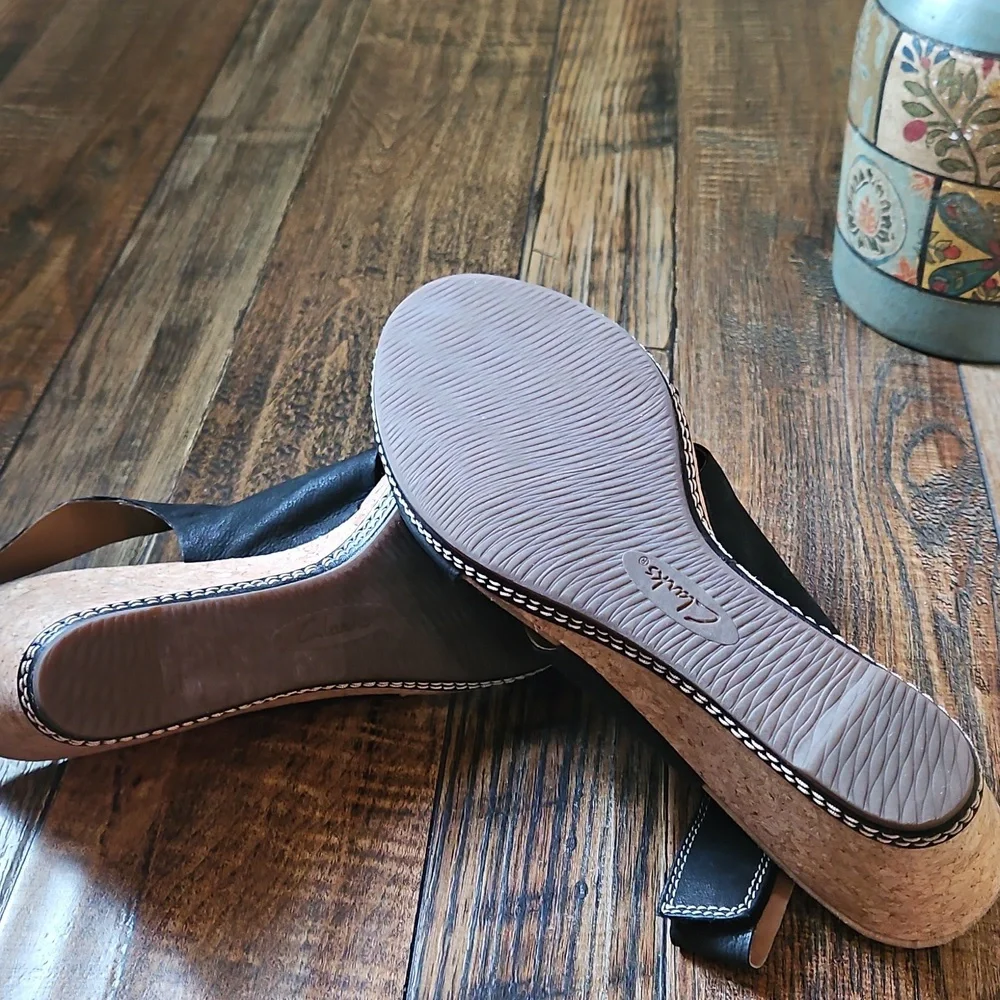 Clarks Suede Leather Black and‎ Tan Wedge Heel Sandals. Size 10